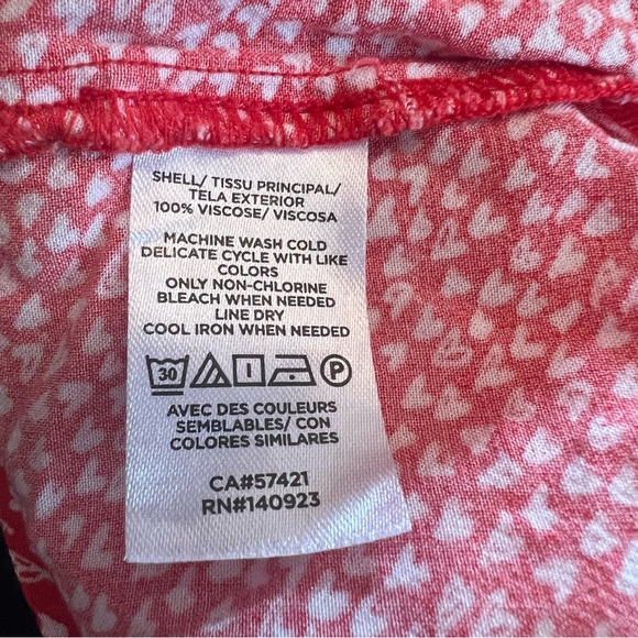 💚Loft red heart print top - Picture 8 of 8